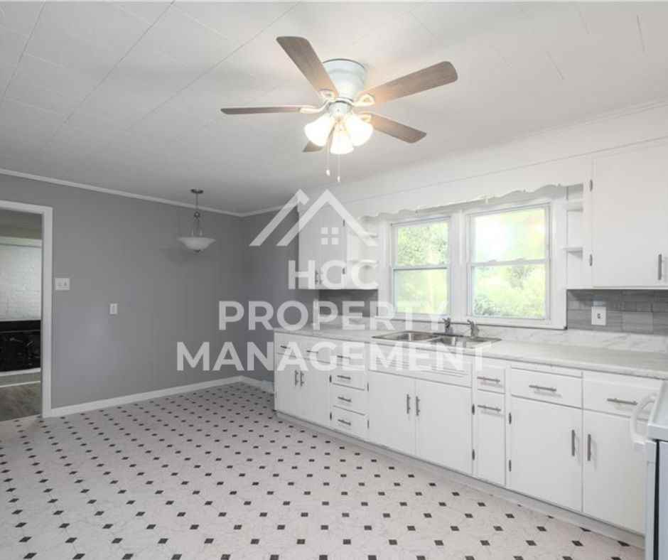 1228 Irving Ave - Photo 6 of 22
