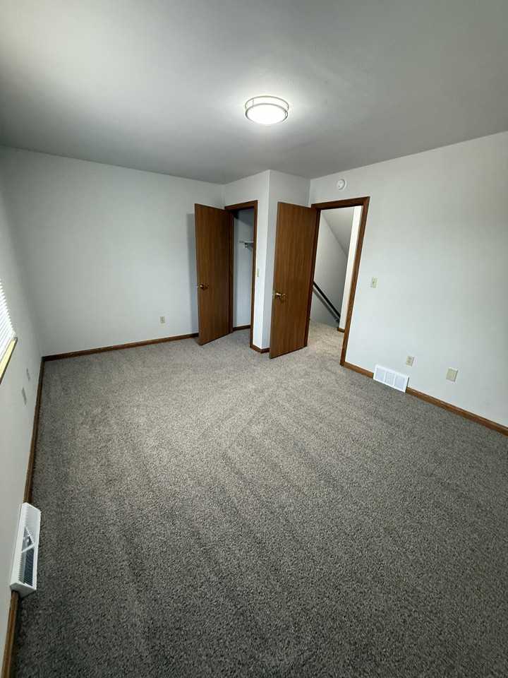 1613 W 45th St #1 - Photo 4 of 10