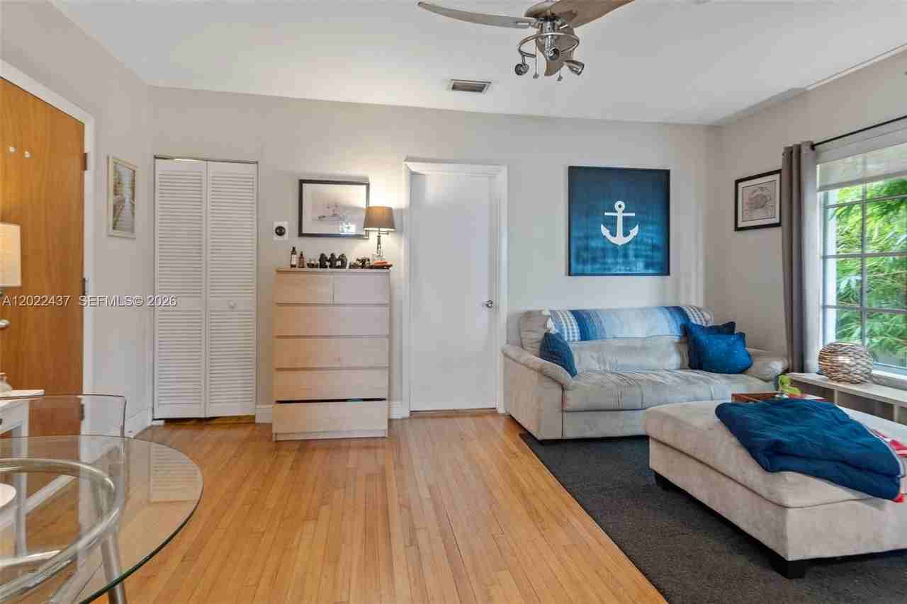 936 Pennsylvania Ave #205 - Photo 6 of 10
