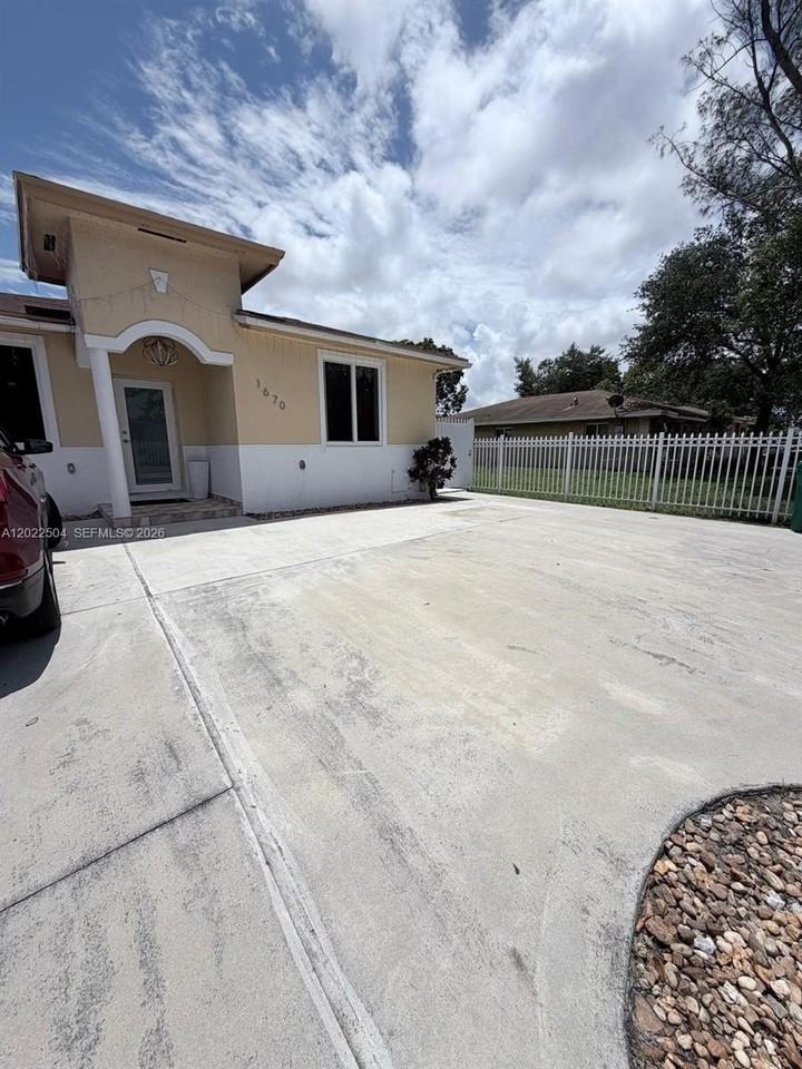 1670 Nw 73rd St - Photo 2 of 23