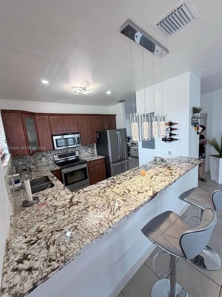 1670 Nw 73rd St - Photo 5 of 23