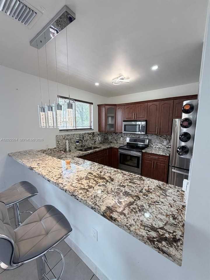 1670 Nw 73rd St - Photo 6 of 23