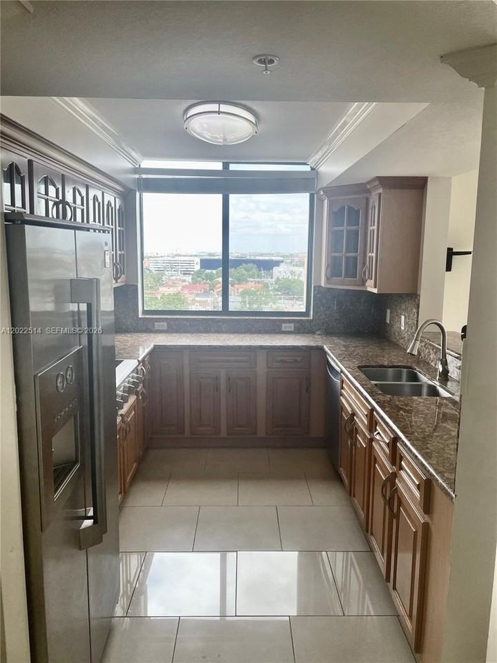 4242 Nw 2nd St #1002 - Photo 3 of 5