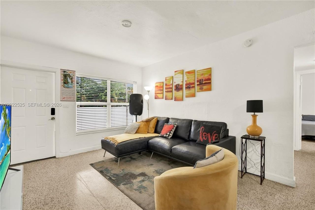 1236 Ne 109th St #2 - Photo 5 of 19