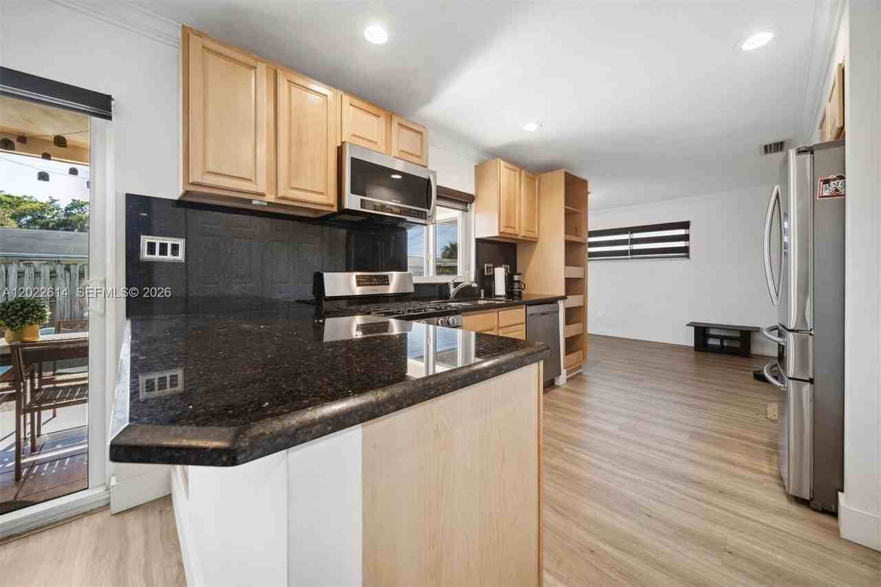 9650 Nw 24th St - Photo 7 of 15