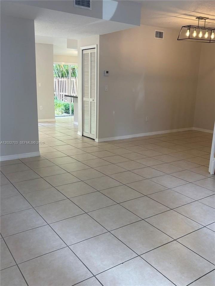 10190 Sw 88th St #507 - Photo 4 of 44