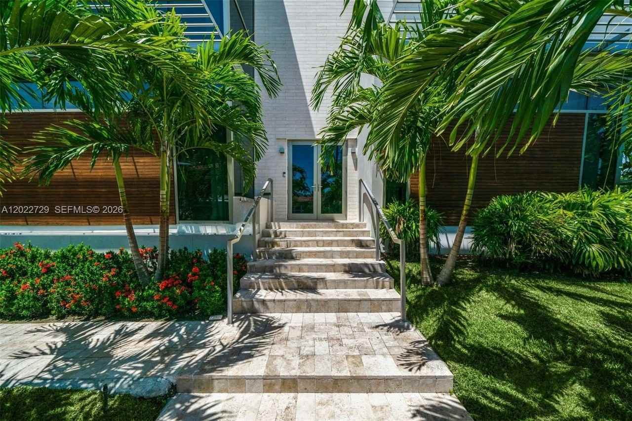 1201 W 47th St - Photo 3 of 37