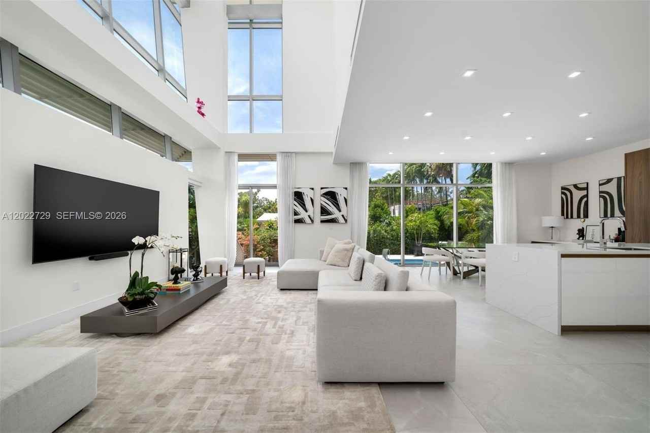 1201 W 47th St - Photo 4 of 37