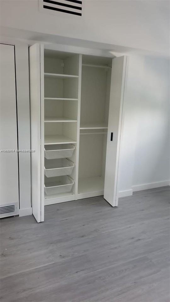 324 Washington Ave #D - Photo 7 of 9