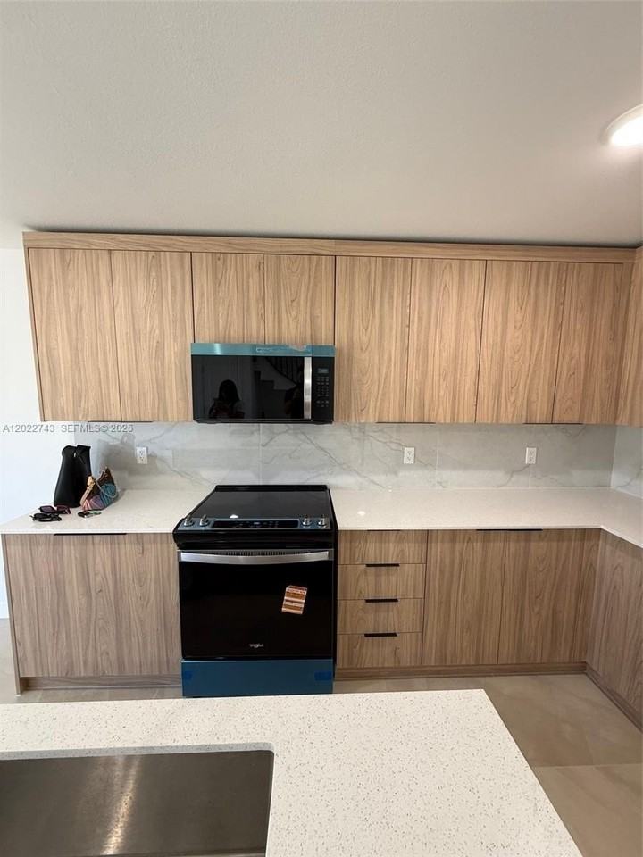 1310 Nw 5th St #1310 - Photo 3 of 9