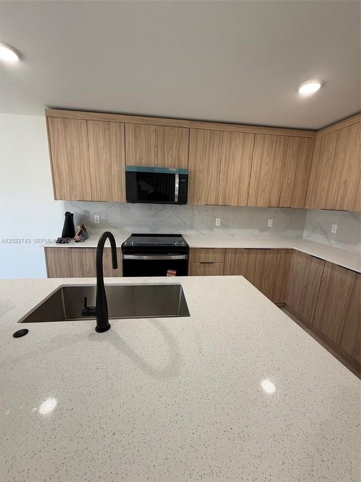 1310 Nw 5th St #1310 - Photo 4 of 9