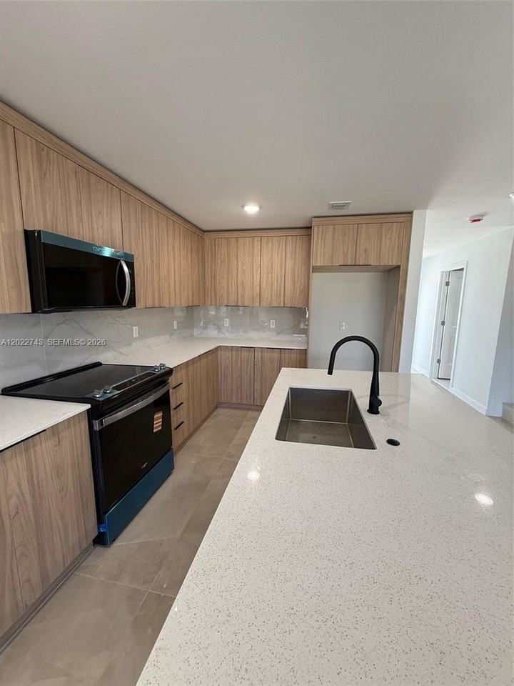1310 Nw 5th St #1310 - Photo 5 of 9