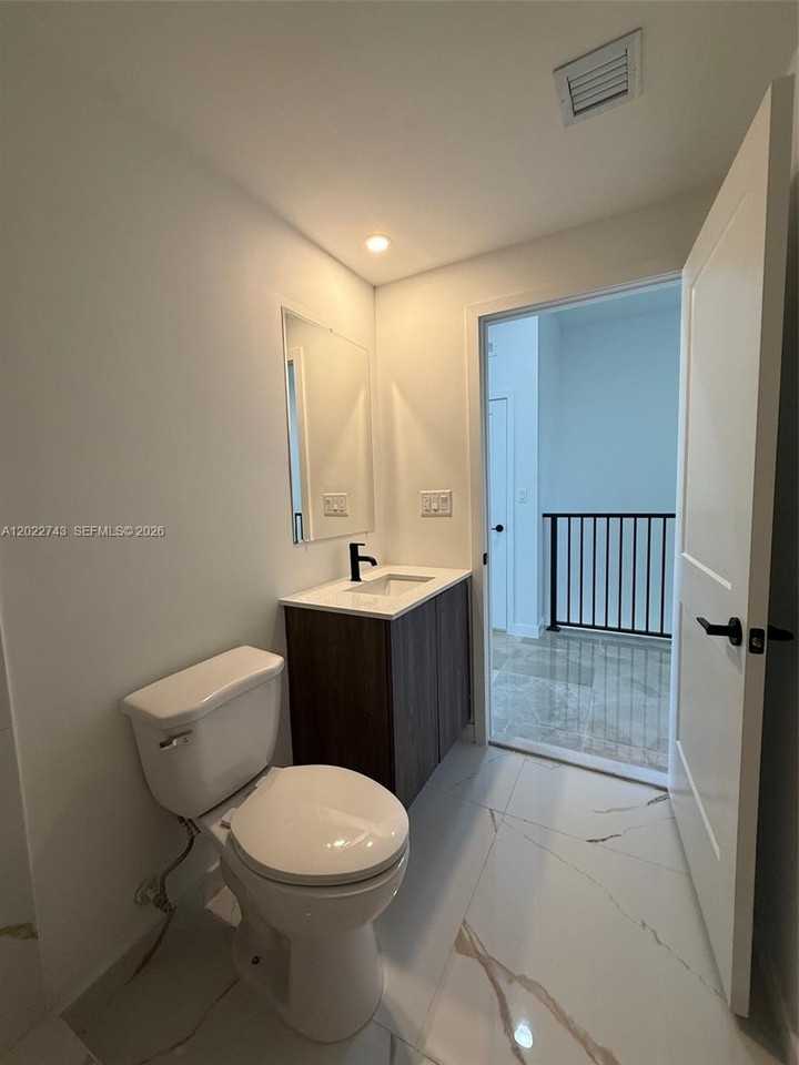 1310 Nw 5th St #1310 - Photo 7 of 9