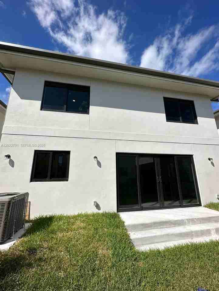 1171 Nw 2nd St - Photo 2 of 5