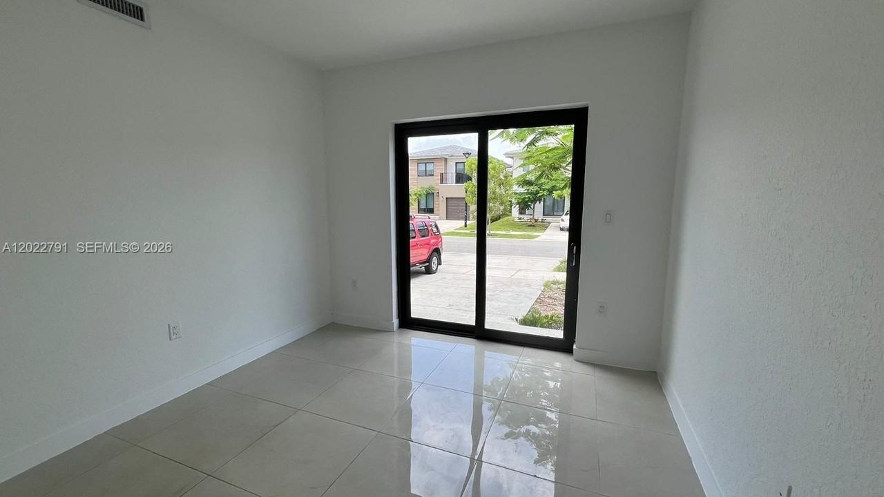 1171 Nw 2nd St - Photo 3 of 5