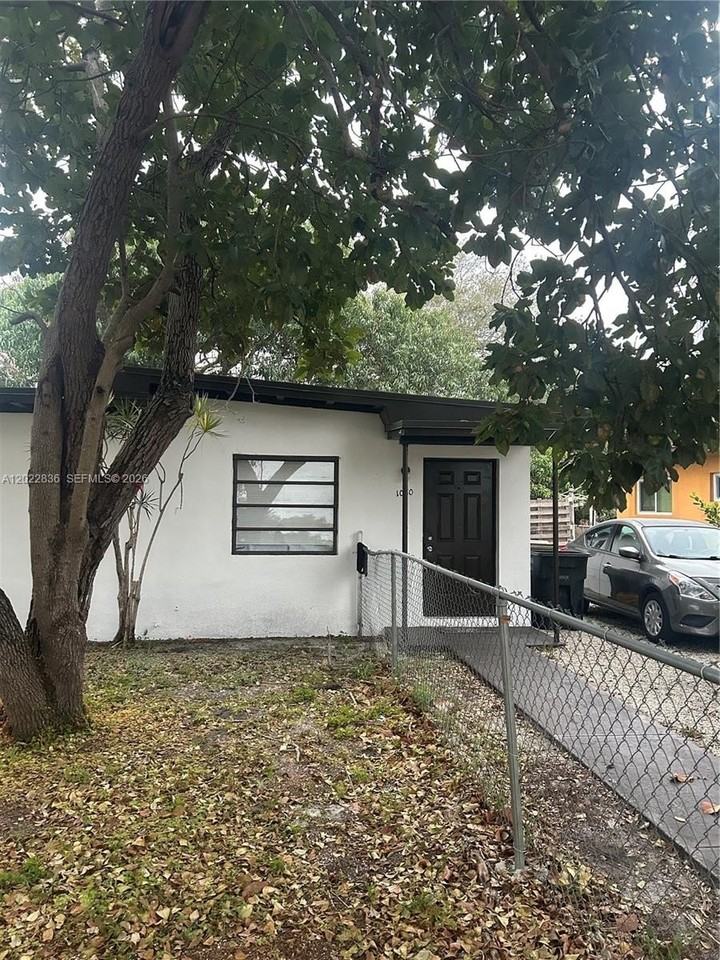 1080 Nw 121st St - Photo 2 of 34