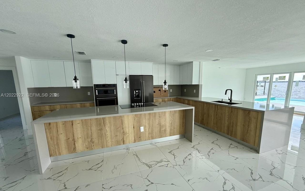 111 E North Shore Ave #0 - Photo 6 of 39