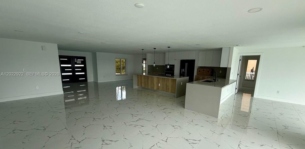 111 E North Shore Ave #0 - Photo 7 of 39