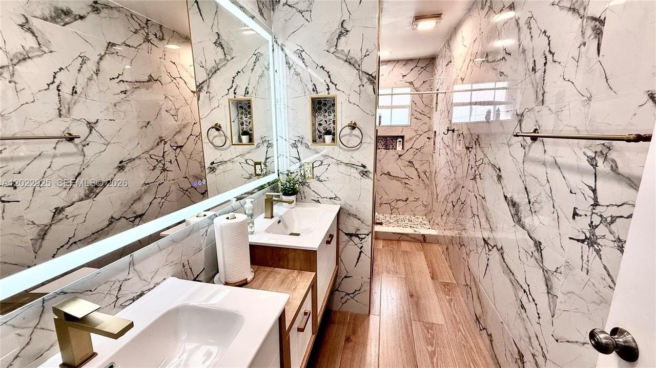 5470 Pine Cir - Photo 2 of 50
