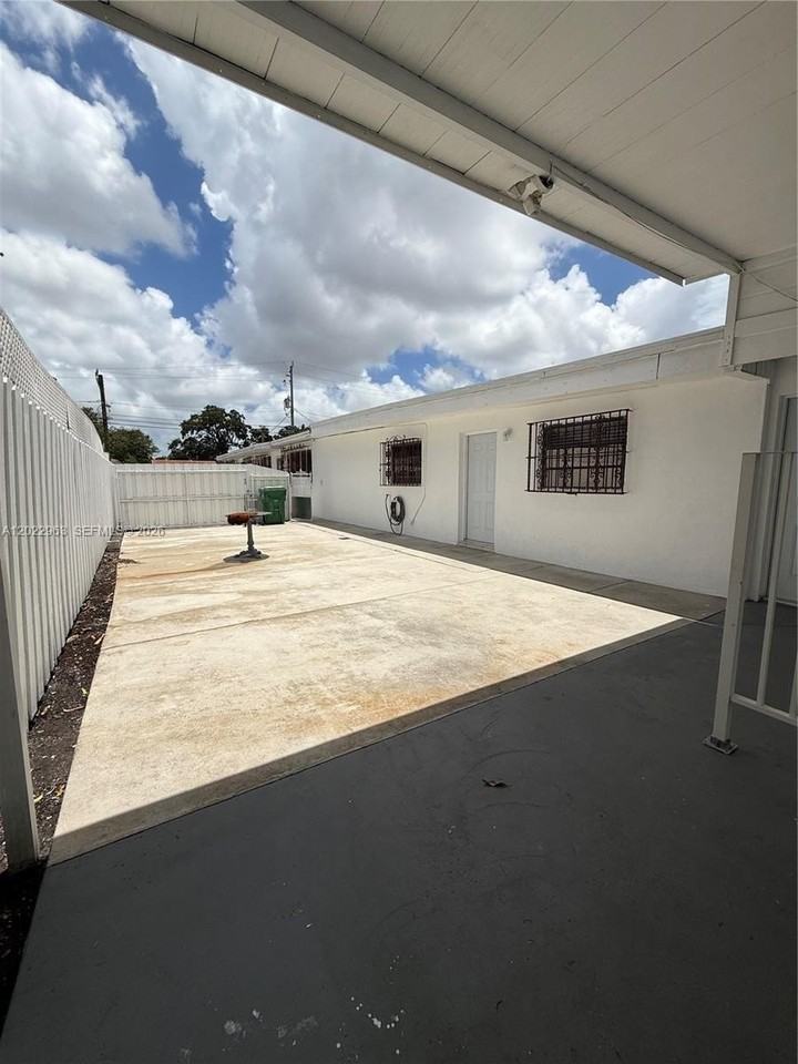 1046 Nw 33rd Ave #BACK - Photo 2 of 25