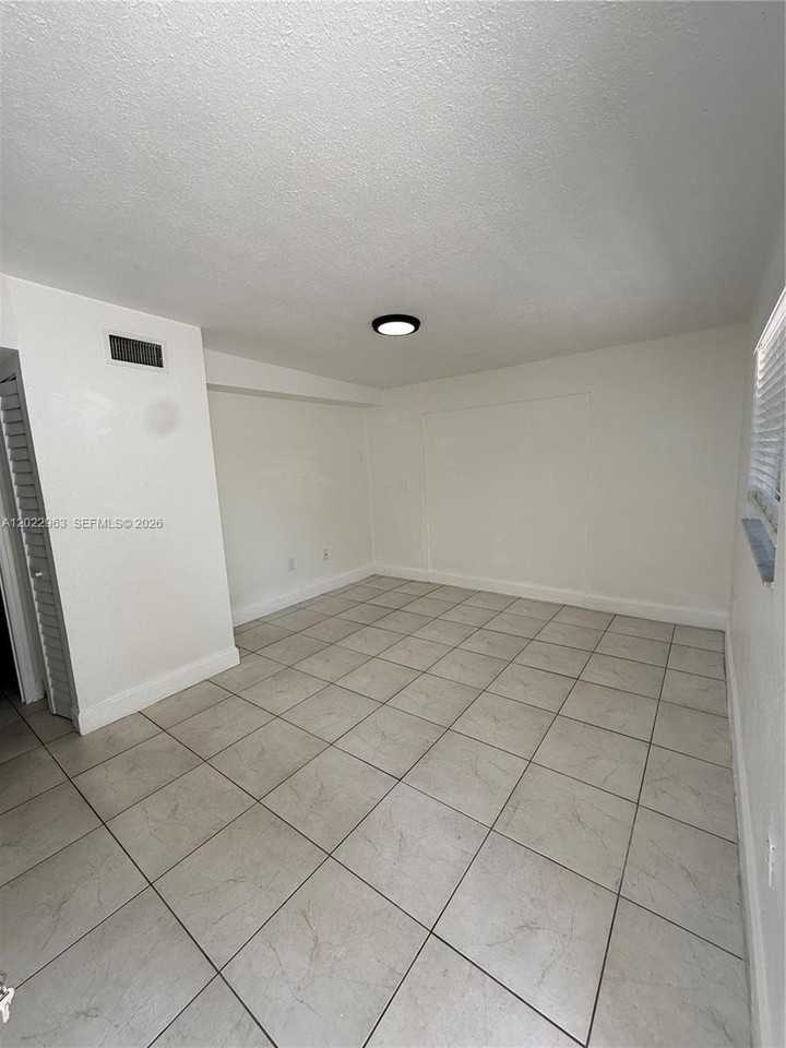 1046 Nw 33rd Ave #BACK - Photo 3 of 25
