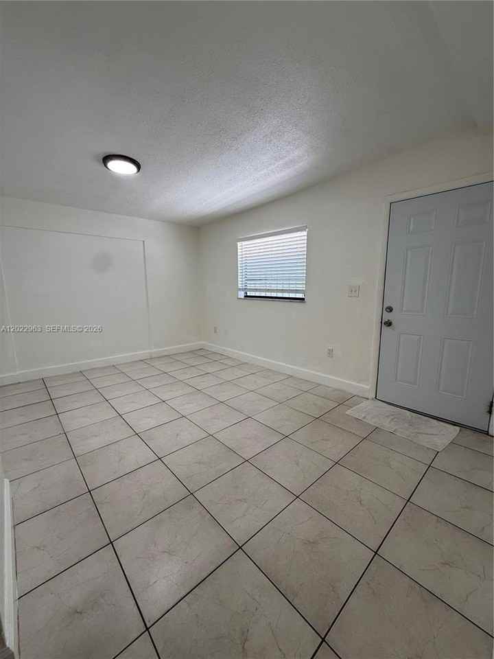 1046 Nw 33rd Ave #BACK - Photo 4 of 25