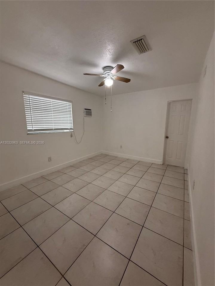 1046 Nw 33rd Ave #BACK - Photo 6 of 25