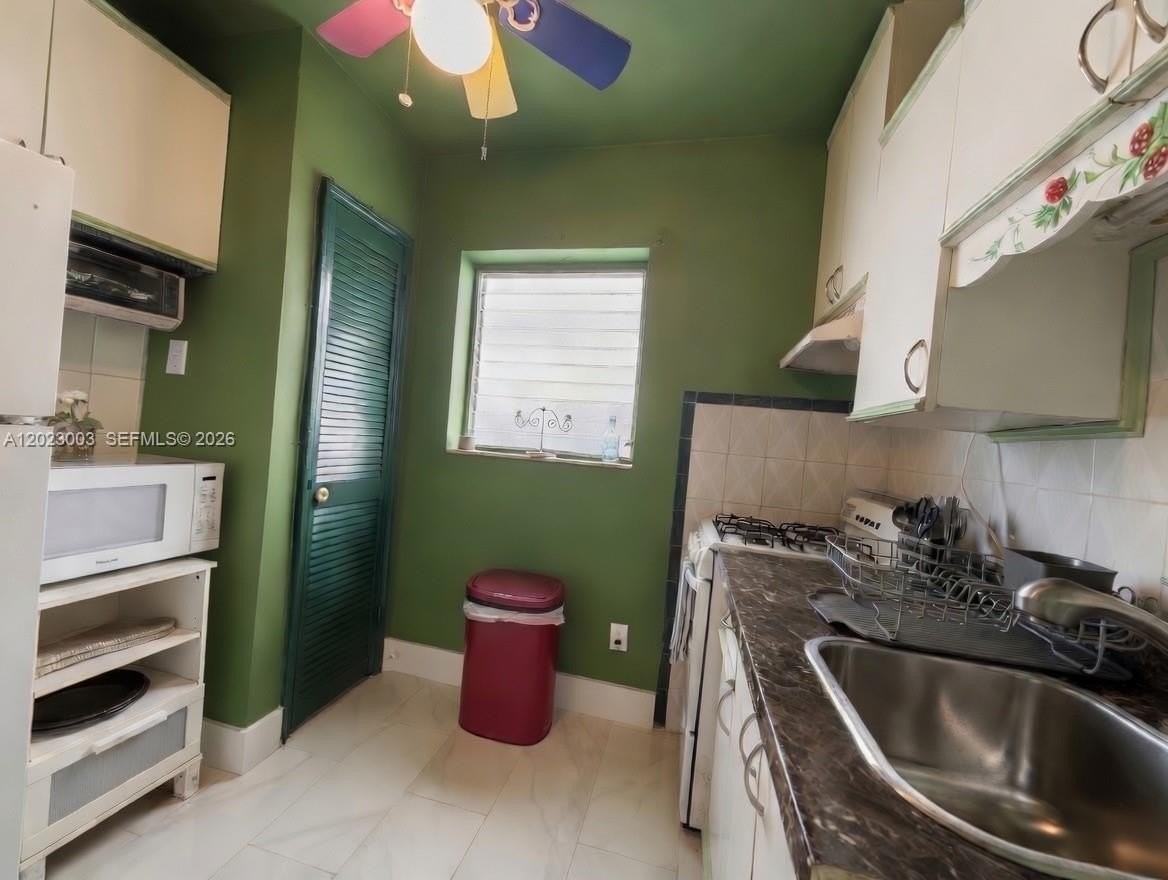 7935 Carlyle Ave #4 - Photo 7 of 16