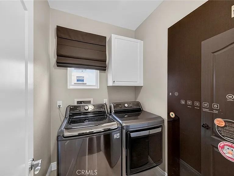 2976 E Coalinga Dr - Photo 2 of 8