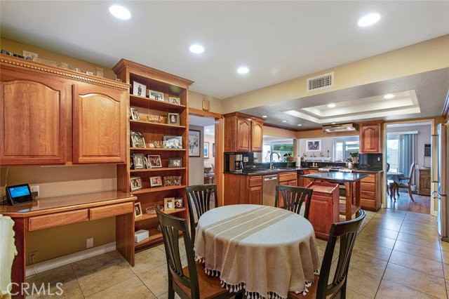 7081 Surfside Dr - Photo 3 of 8
