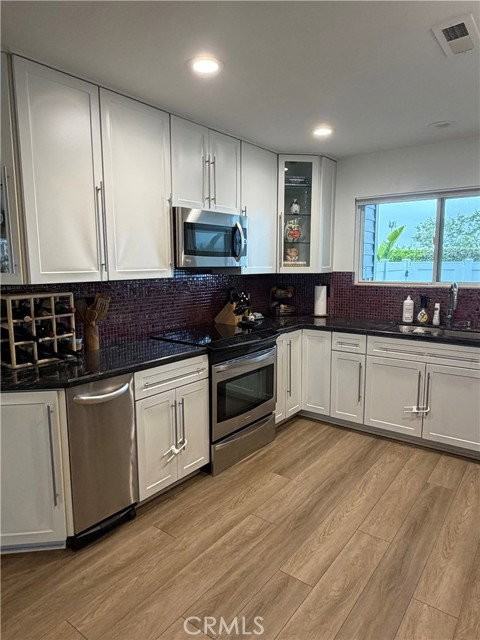 24601 Harbor View Dr - Photo 2 of 8