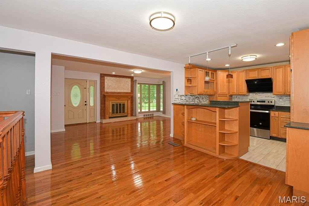 819 Renee Ln - Photo 7 of 46