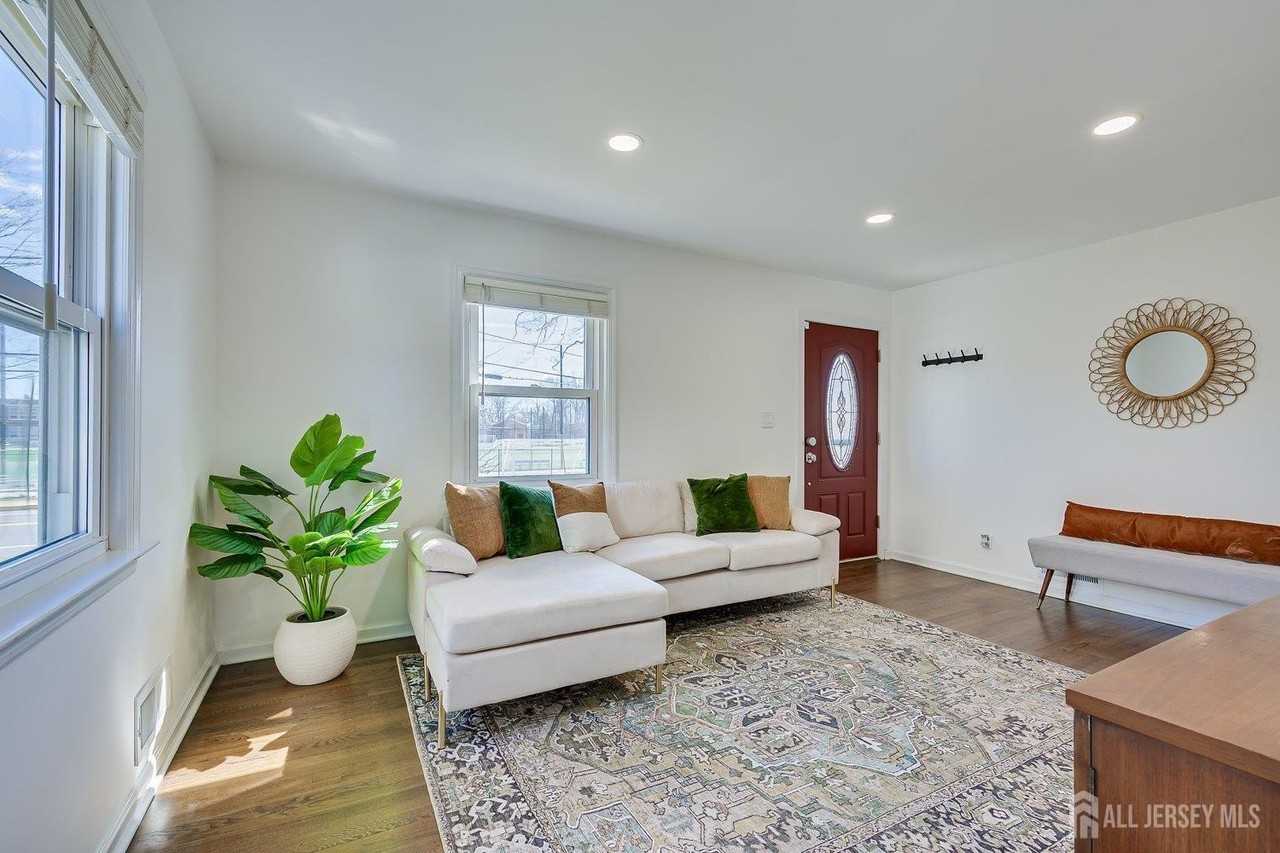 41 Lake Ave - Photo 6 of 34