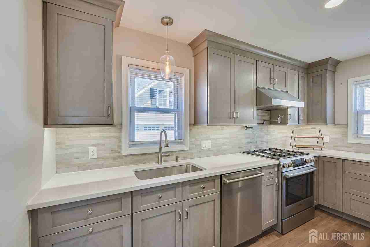 41 Lake Ave - Photo 7 of 34