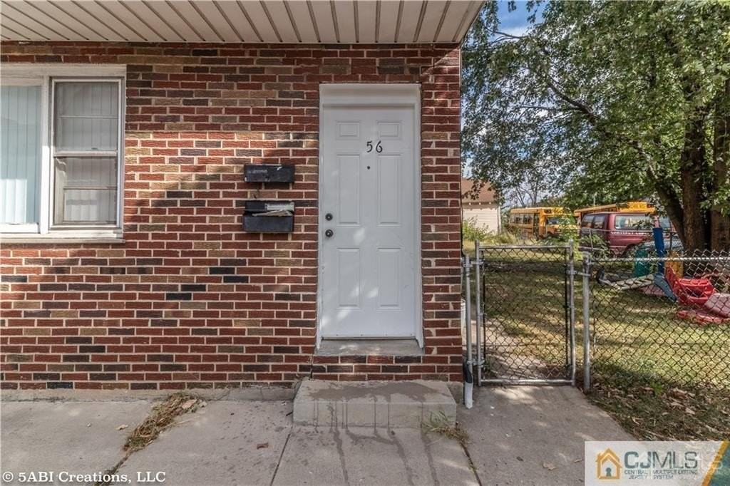 556 Roosevelt Ave #2 - Photo 3 of 14