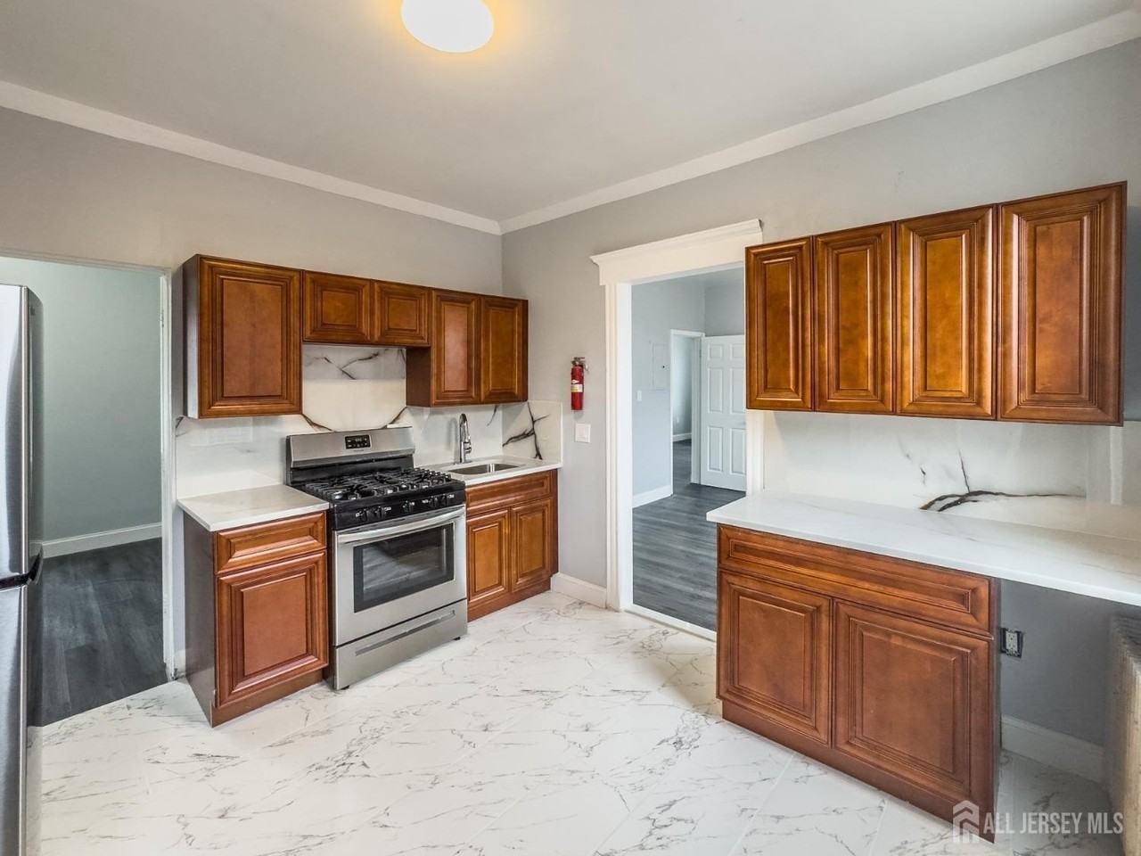 556 Roosevelt Ave #2 - Photo 6 of 14