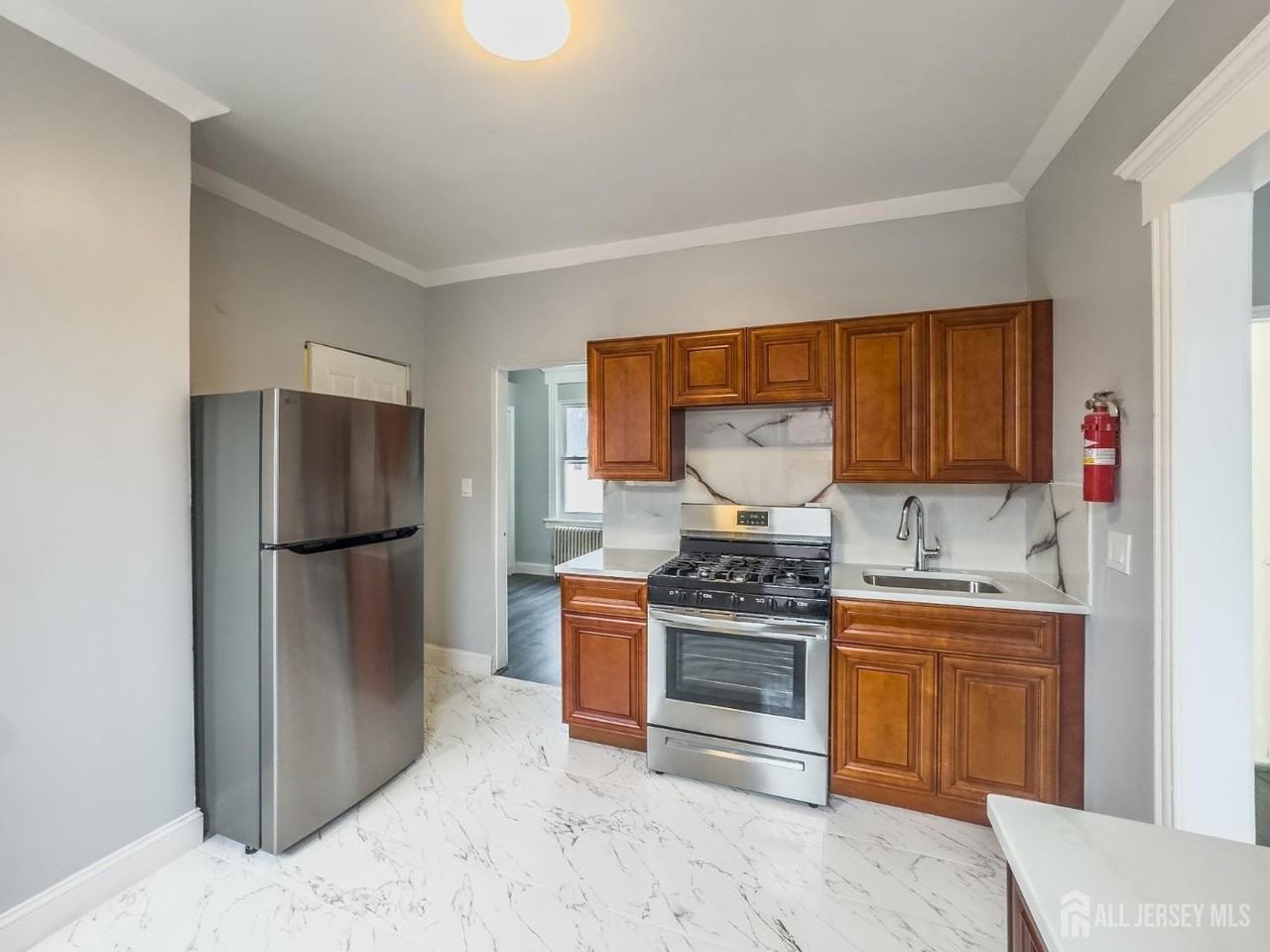 556 Roosevelt Ave #2 - Photo 7 of 14