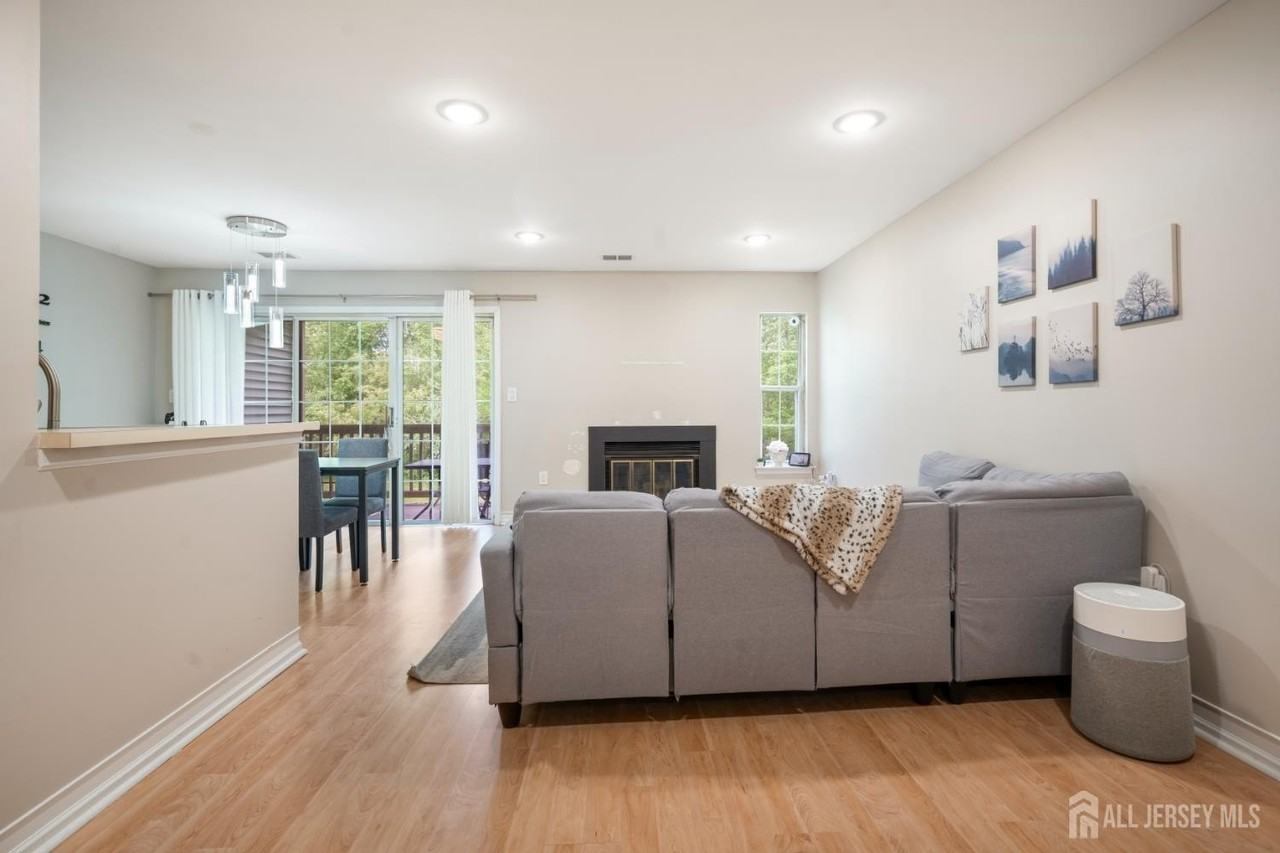 6142 Cedar Ct - Photo 3 of 16