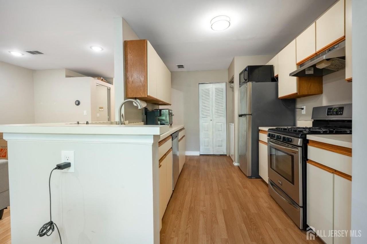 6142 Cedar Ct - Photo 5 of 16