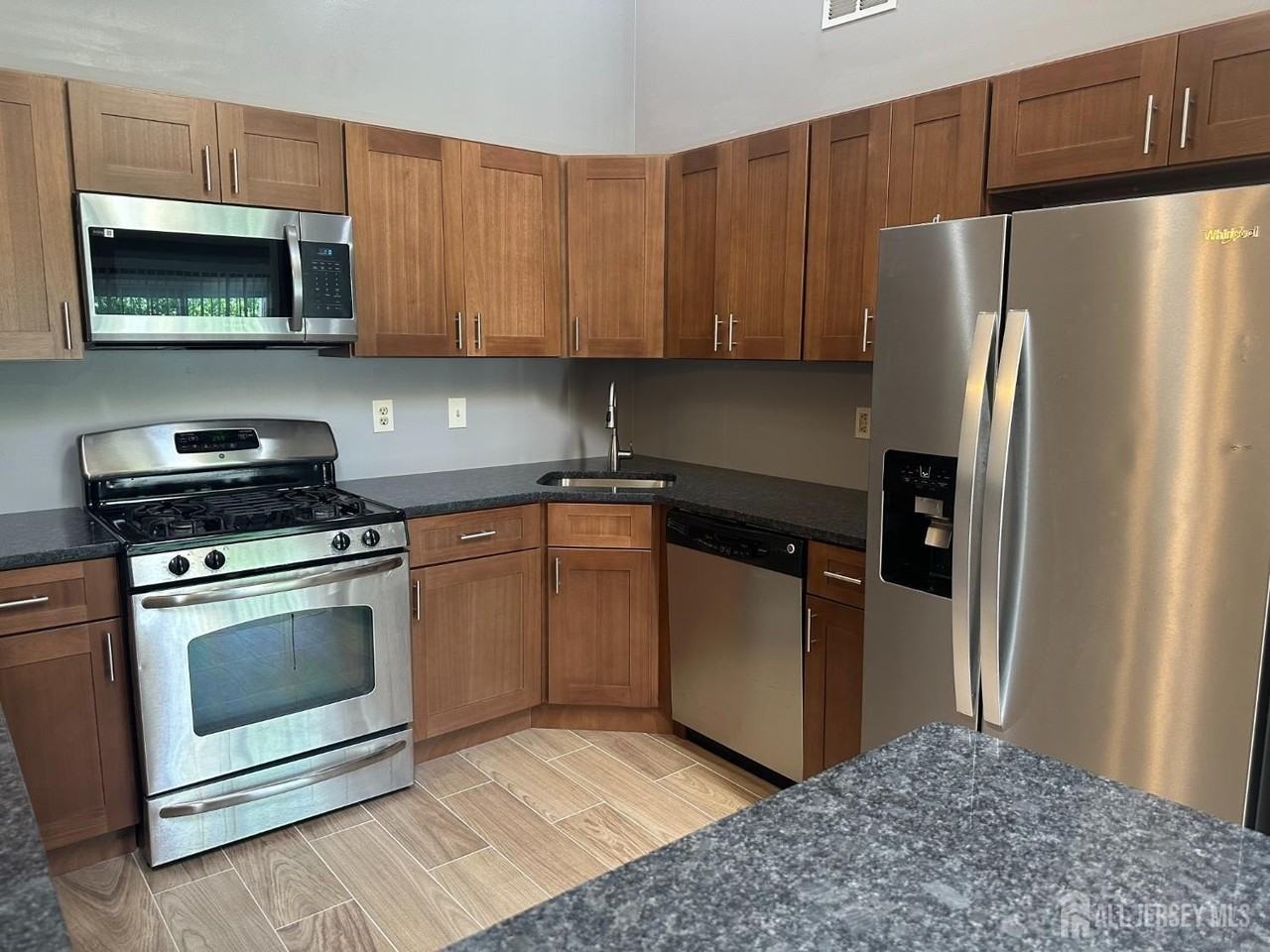 304 Wimbeldon Ct - Photo 2 of 19