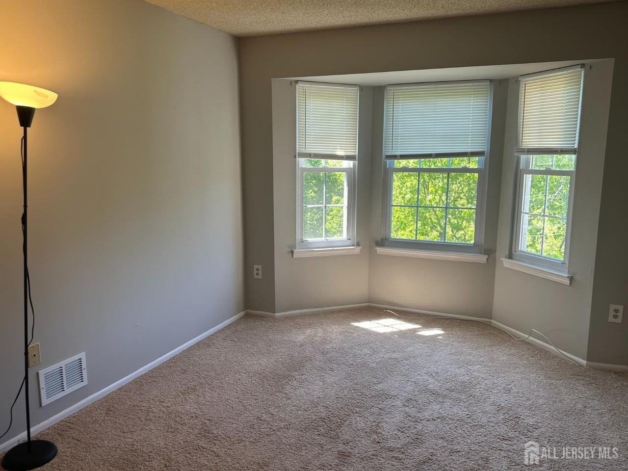 304 Wimbeldon Ct - Photo 4 of 19