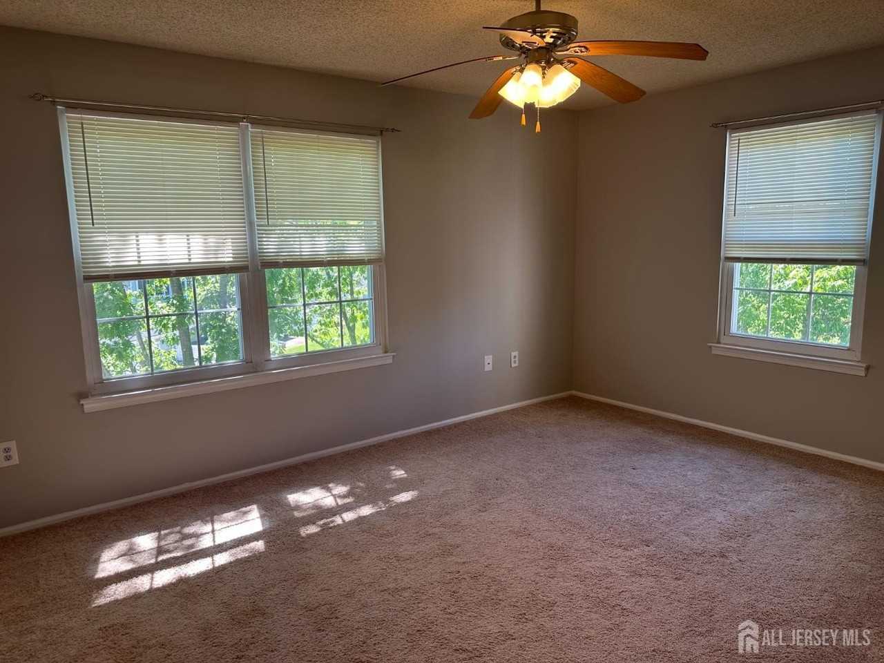 304 Wimbeldon Ct - Photo 7 of 19