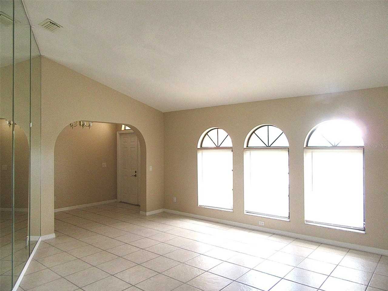 22182 Peachland Blvd - Photo 2 of 20
