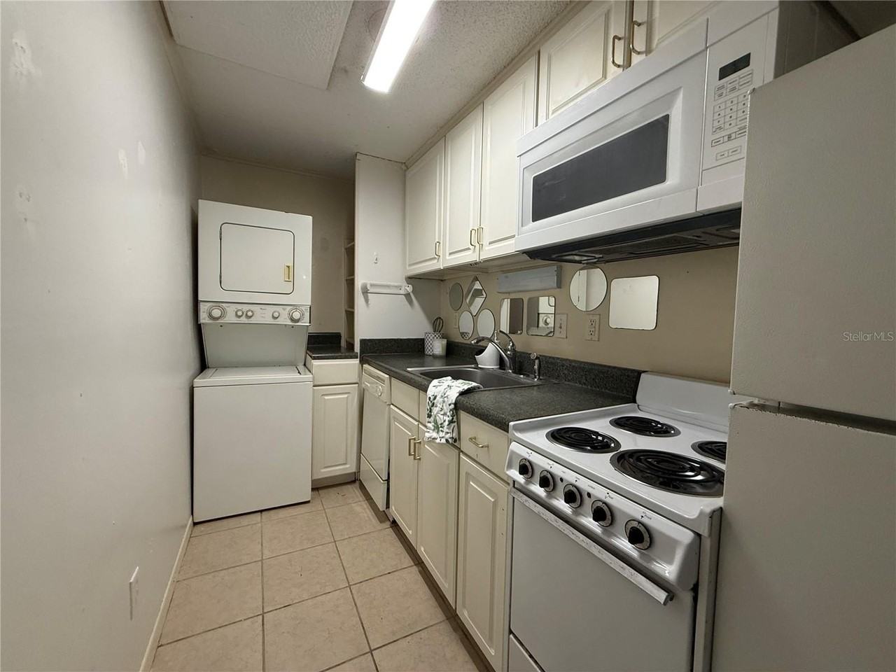 2490 Sw 14th Dr #14 - Photo 5 of 8