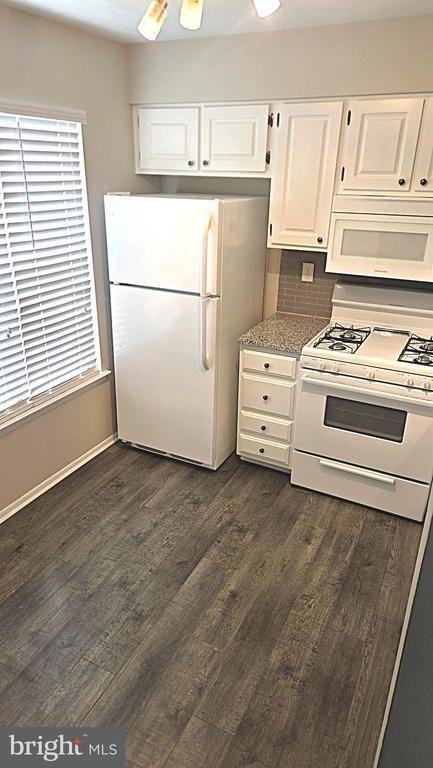 560 Shetland Ct - Photo 3 of 23