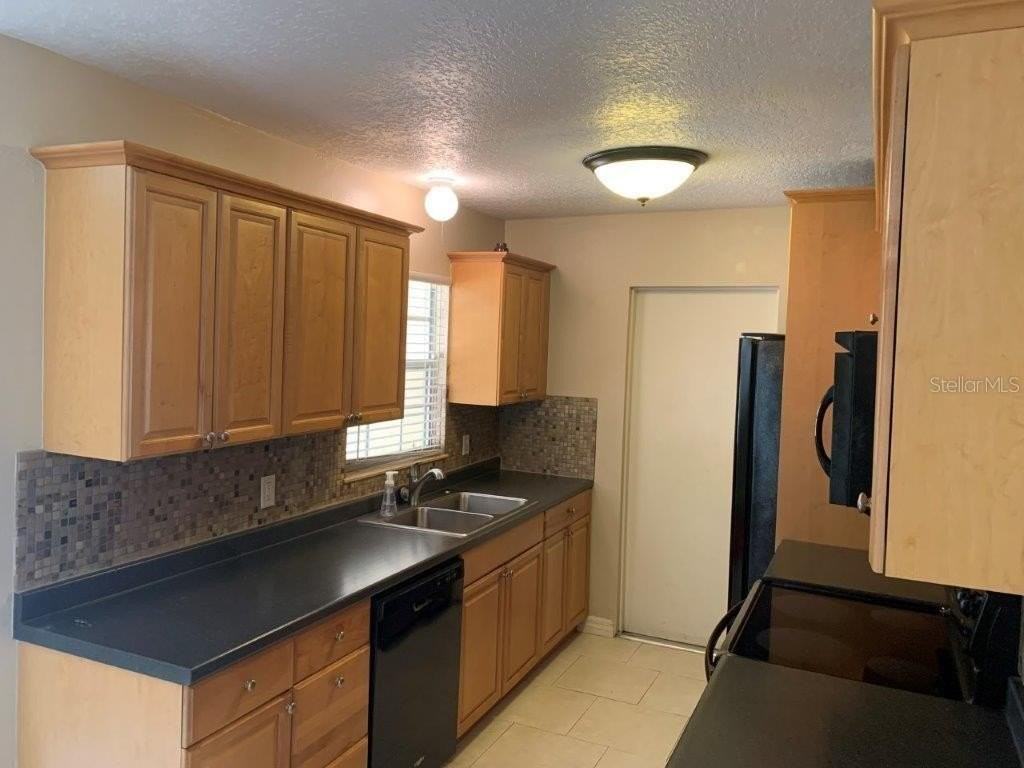 700 Green Rd - Photo 6 of 16