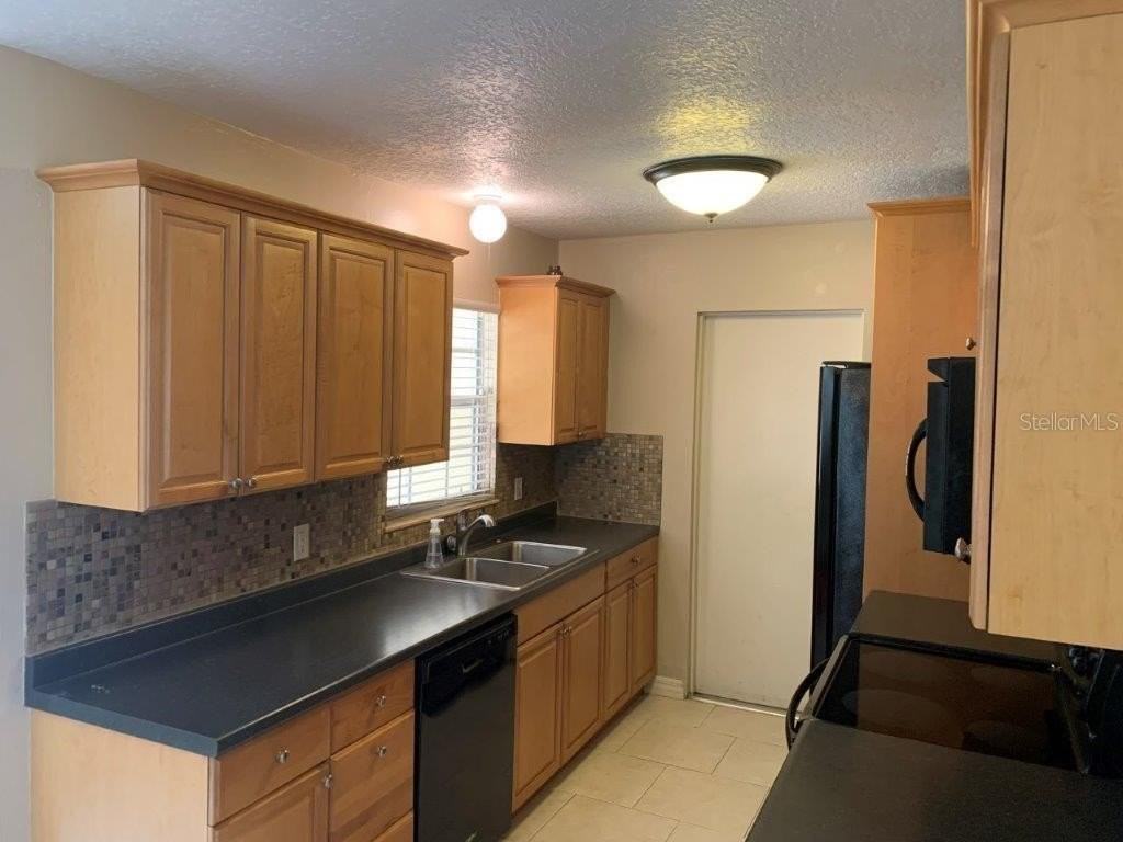 700 Green Rd - Photo 7 of 16