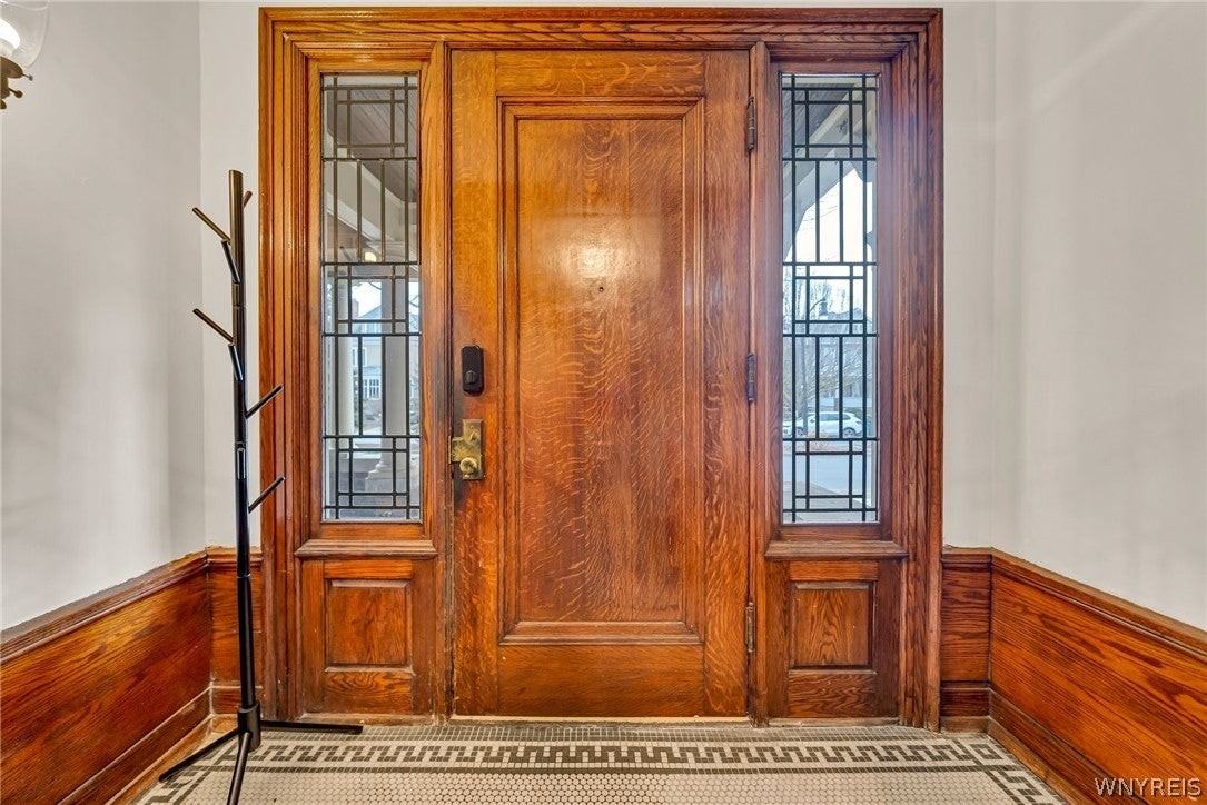 109 Dorchester Rd - Photo 4 of 46