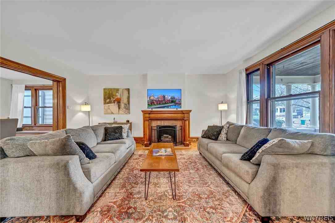 109 Dorchester Rd - Photo 7 of 46