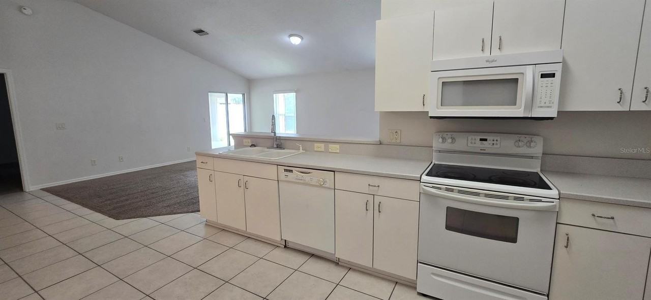 4296 Sw 98th St - Photo 5 of 12